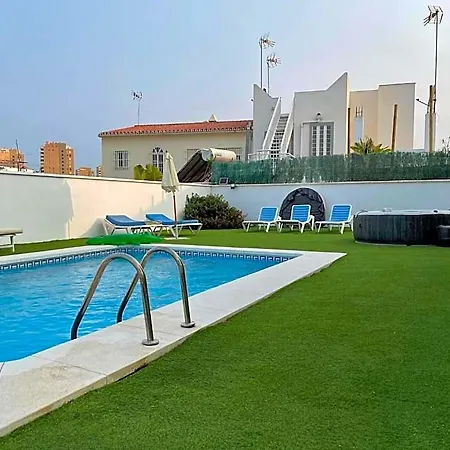 Bonita By On-line Bed and Breakfast Τορρεμολίνος